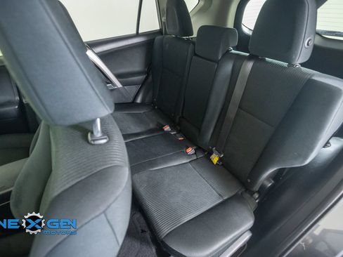 Used 2016 Toyota RAV4 LE FWD image 30