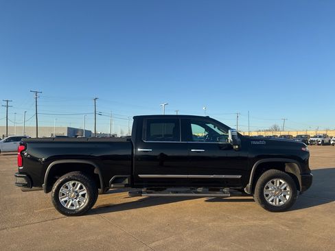 Used 2024 Chevrolet Silverado 2500 High Country w/ High Country Premium Package image 6