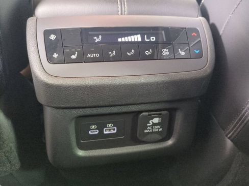 Used 2024 Nissan Pathfinder Platinum AWD/4WD image 18