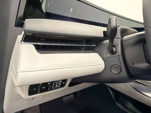 New 2026 Lincoln Nautilus Premier image 33