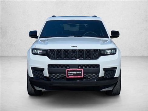 Used 2025 Jeep Grand Cherokee L Altitude image 2