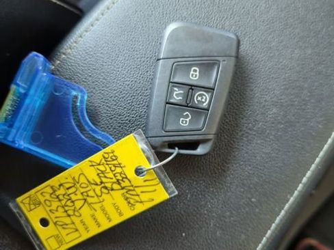 Used 2023 Volkswagen Taos SE w/ Black Wheel Package image 35