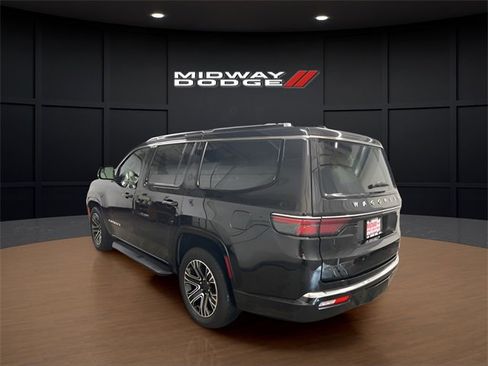 Used 2024 Jeep Wagoneer Series II w/ Flexible Seating Group image 3