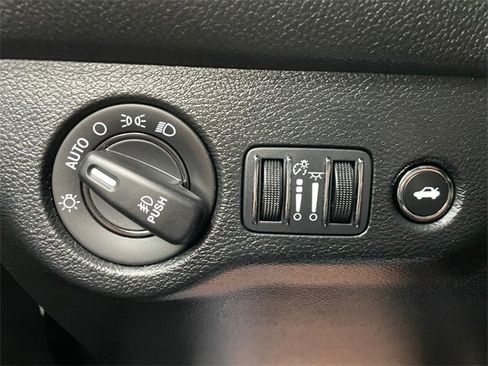 Used 2019 Dodge Challenger GT w/ Driver Convenience Group image 17