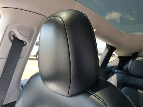 Used 2022 Tesla Model Y Performance AWD/4WD image 17