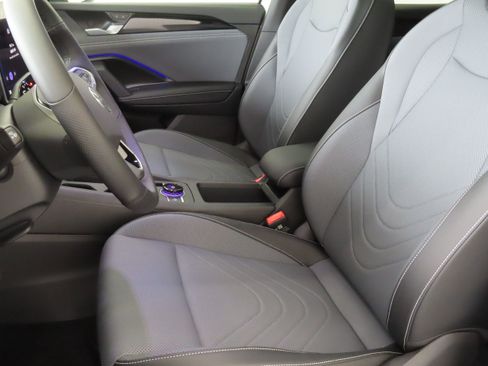 New 2026 Volkswagen Tiguan SE R-Line image 12