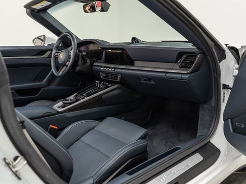 Used 2025 Porsche 911 Carrera w/ Premium Package image 52