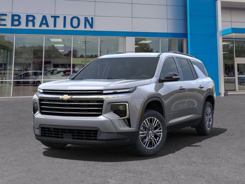 New 2025 Chevrolet Traverse LT w/ Driver Confidence Package FWD image 6