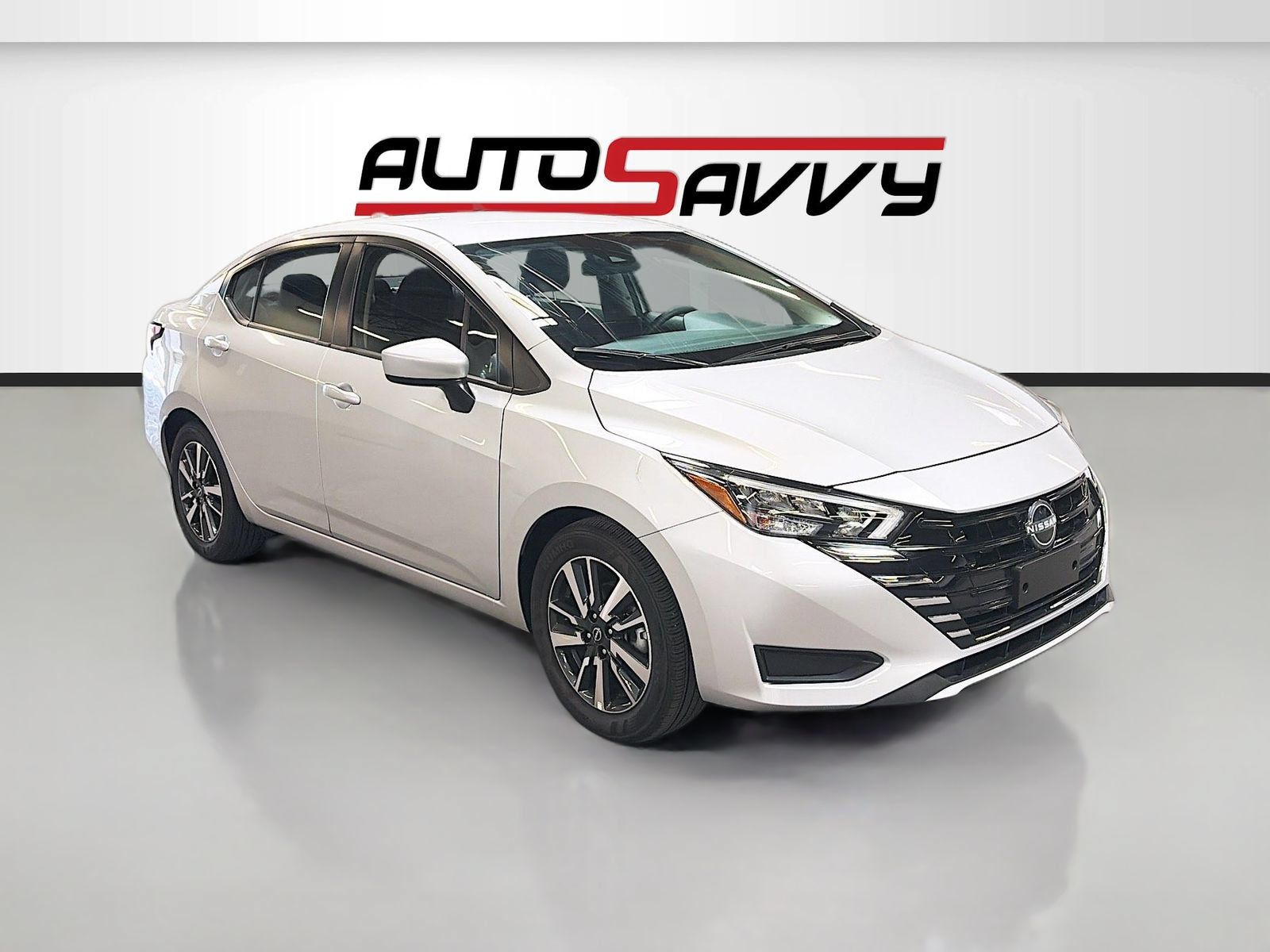 Used 2025 Nissan Versa SV FWD image 1