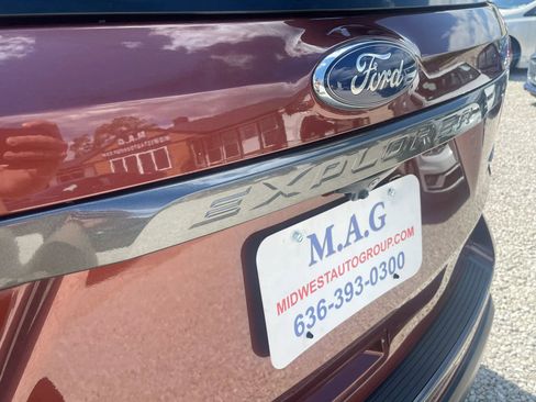 Used 2018 Ford Explorer XLT w/ Equipment Group 202A AWD/4WD image 14