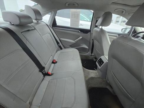Used 2015 Volkswagen Passat TDI SE FWD image 32