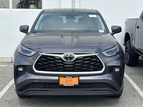 Used 2025 Toyota Highlander LE FWD image 3
