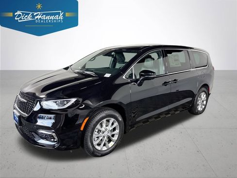 New 2026 Chrysler Pacifica Select AWD/4WD image 1