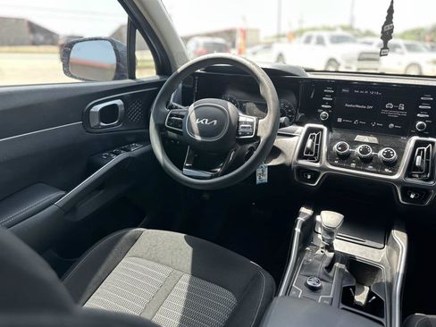 Used 2023 Kia Sorento LX FWD image 15