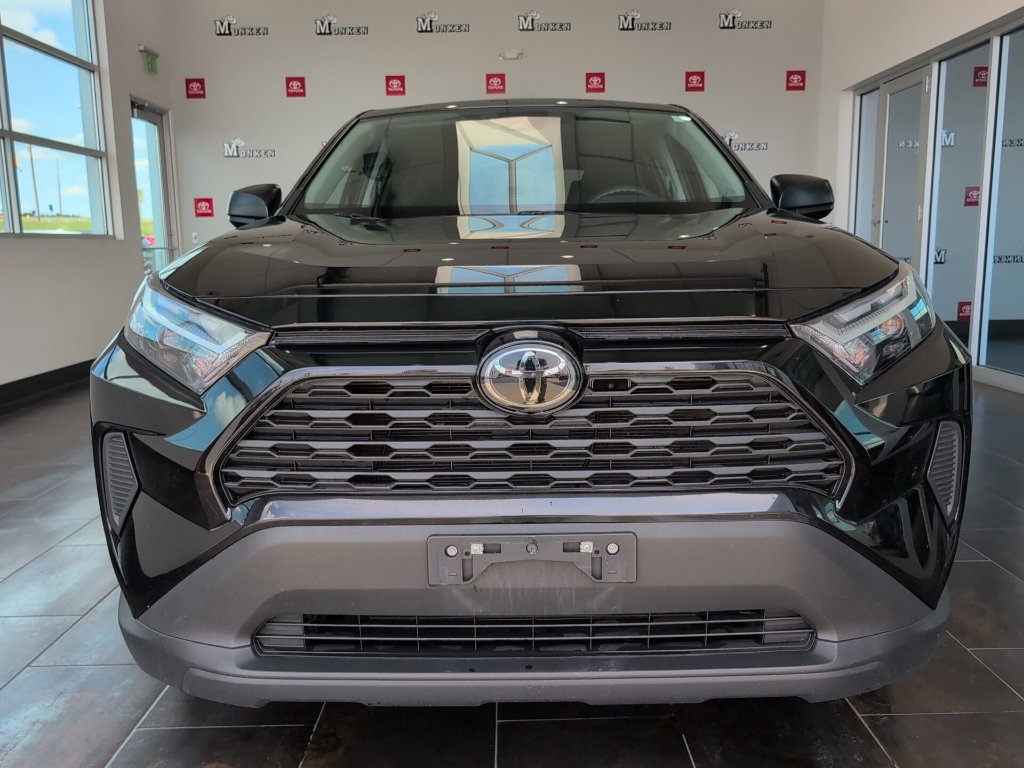 Used 2024 Toyota RAV4 LE AWD/4WD image 3