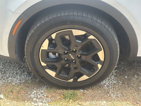 Used 2024 Kia Sorento S FWD image 33