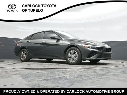 Used 2024 Hyundai Elantra SE image 38