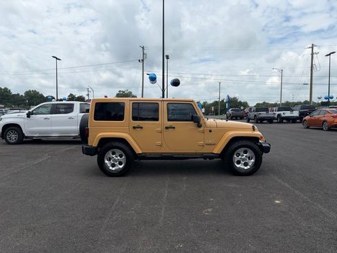 Used 2014 Jeep Wrangler Unlimited Sahara w/ Connectivity Group AWD/4WD image 2