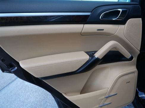 Certified 2017 Porsche Cayenne S image 12