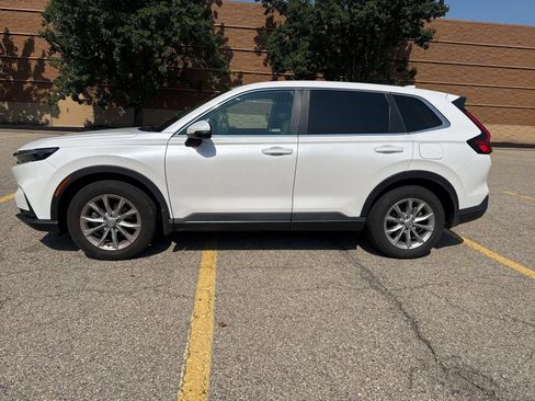 Used 2024 Honda CR-V EX-L image 2