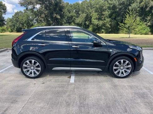Used 2023 Cadillac XT4 Premium Luxury w/ Technology Package FWD image 9