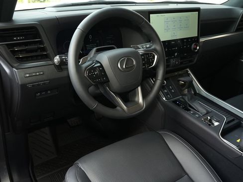 Used 2026 Lexus GX 550 w/ Accessory Package (2T) image 2