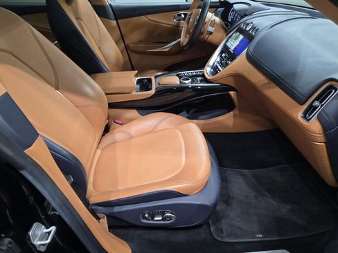 Used 2021 Aston Martin DBX image 25