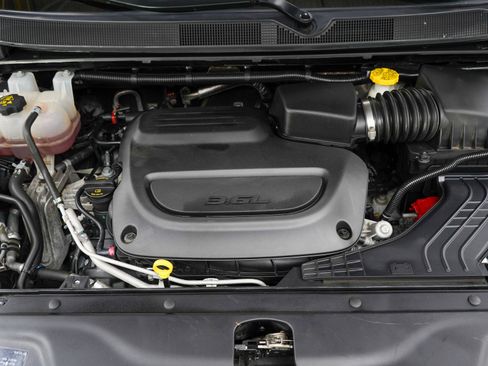 Used 2023 Chrysler Pacifica Limited FWD image 30