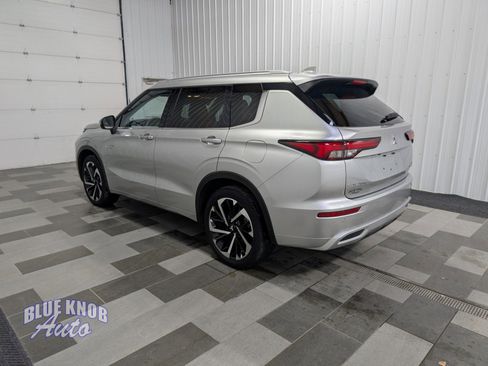 Used 2023 Mitsubishi Outlander SEL 40th Anniversary image 2