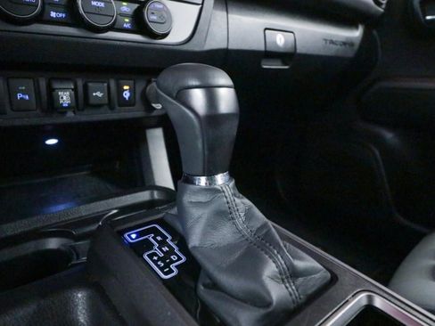Used 2022 Toyota Tacoma TRD Sport w/ Technology Package RWD image 19