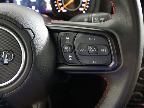 Used 2024 Jeep Gladiator Rubicon AWD/4WD image 9