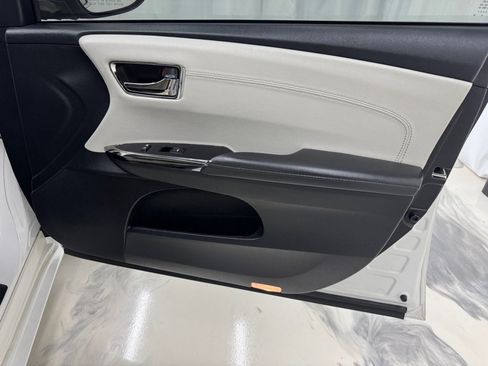 Used 2016 Toyota Avalon XLE Premium FWD image 13