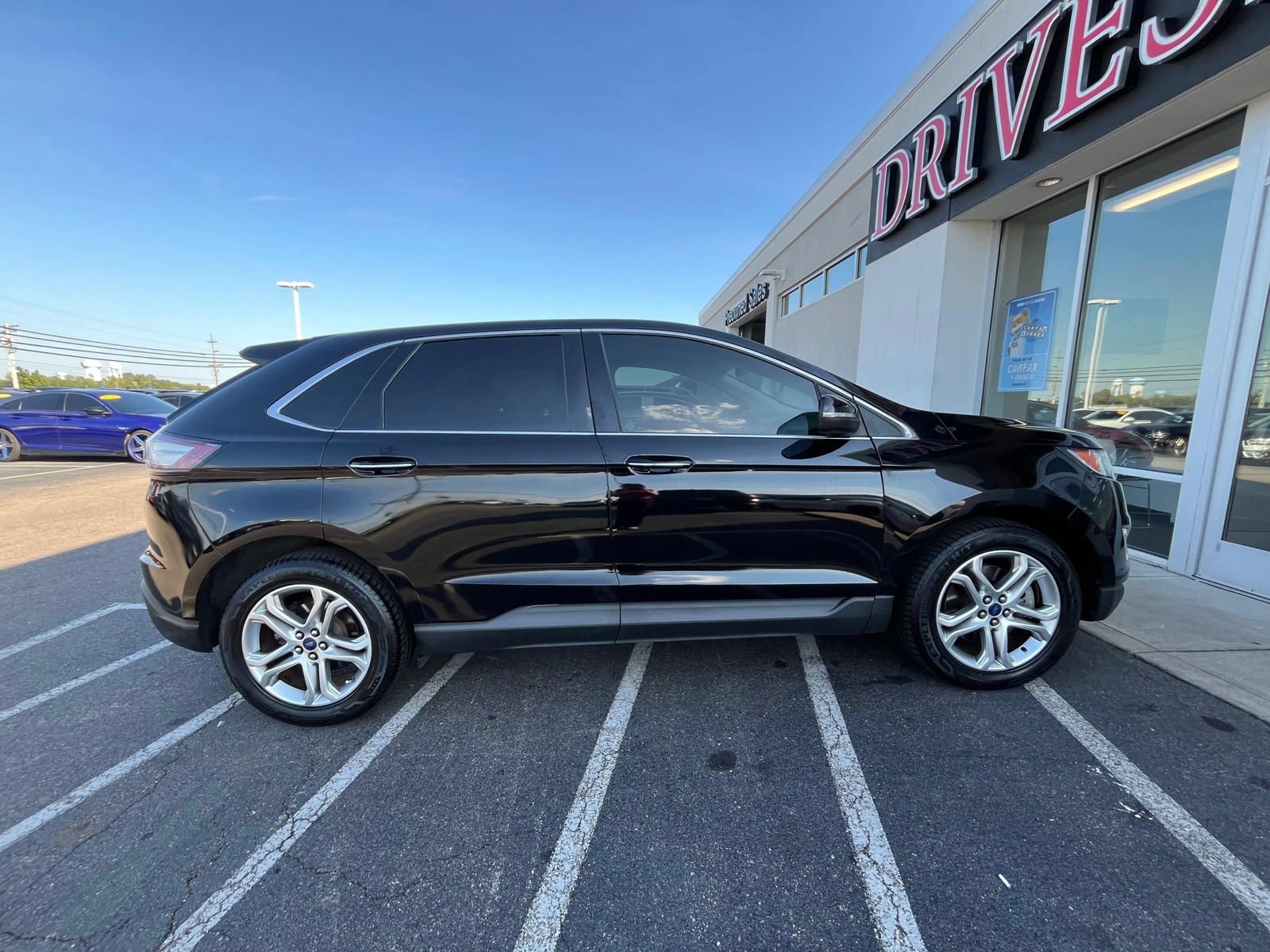 Used 2018 Ford Edge Titanium w/ Technology Package AWD/4WD image 12