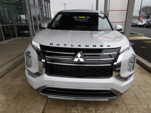 New 2026 Mitsubishi Outlander SE image 2