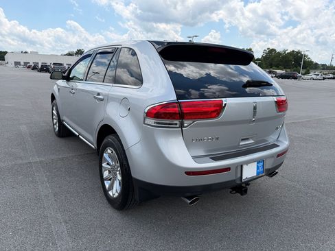 Used 2015 Lincoln MKX FWD w/ Equipment Group 102A image 3