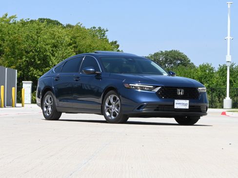 Used 2024 Honda Accord EX image 2