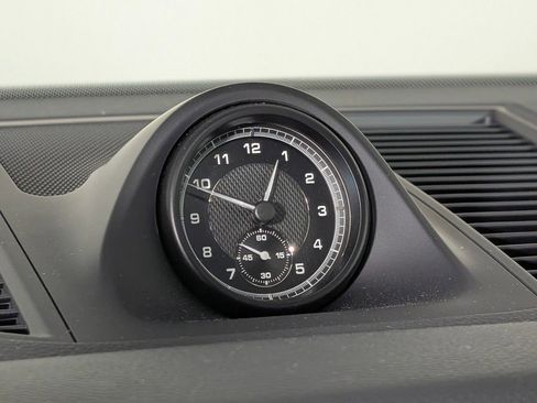 Certified 2025 Porsche Macan image 30