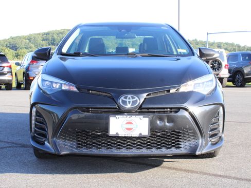 Used 2018 Toyota Corolla SE w/ SE Premium Package FWD image 2