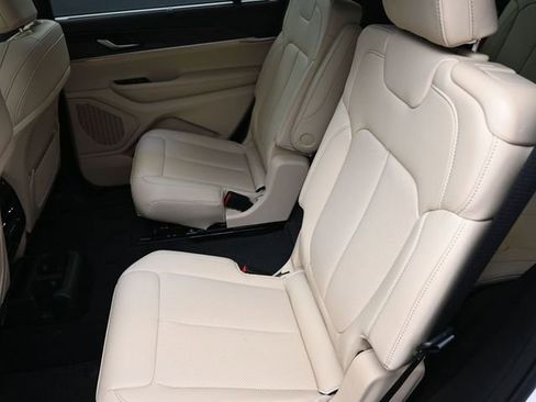 Used 2025 Jeep Grand Cherokee L Limited w/ Luxury Tech Group II image 18