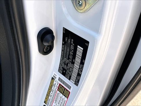Used 2022 Toyota Sienna XLE FWD image 35