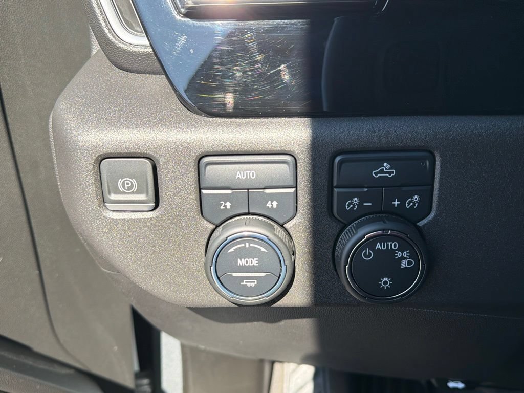 Used 2023 Chevrolet Silverado 1500 LT AWD/4WD image 27