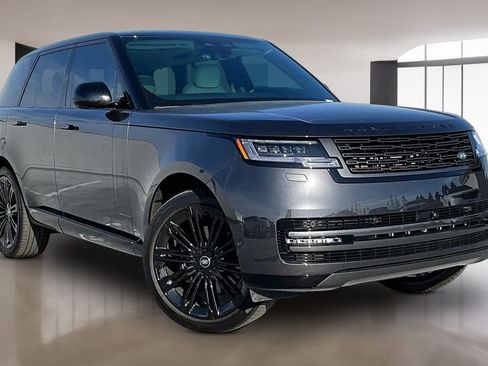 Used 2025 Land Rover Range Rover SE image 3