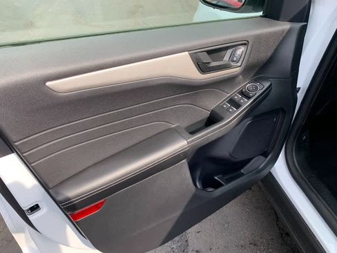 Used 2022 Ford Escape SE w/ Cold Weather Package image 21