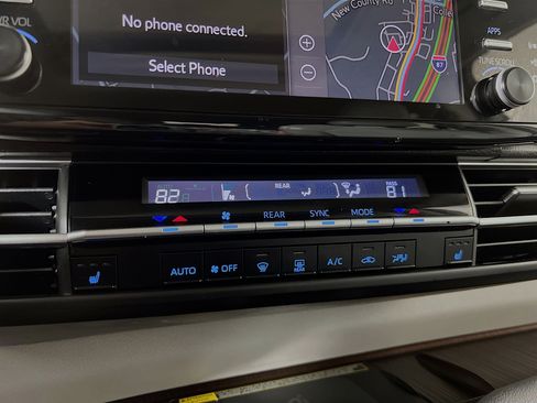 Certified 2021 Toyota Sienna XLE w/ XLE Plus Package AWD/4WD image 17