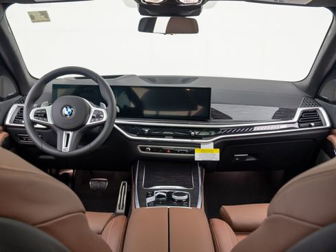 New 2025 BMW X7 M60i image 10