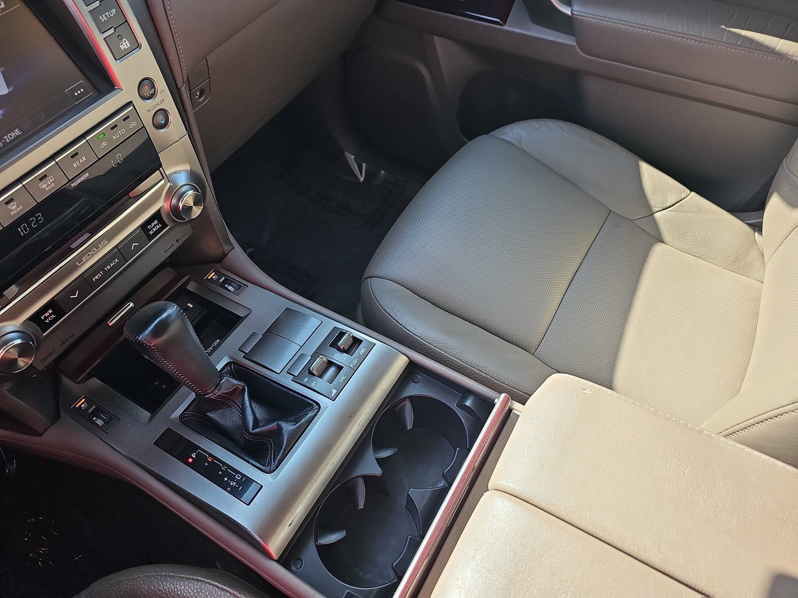 Used 2015 Lexus GX 460 w/ Premium Package AWD/4WD image 22