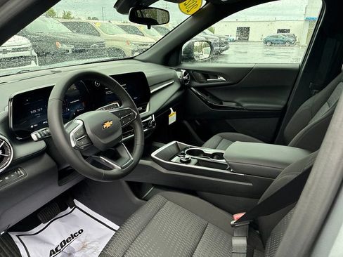 New 2027 Chevrolet Equinox LT AWD/4WD image 2