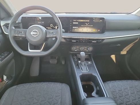 Used 2025 Nissan Kicks SV w/ Illumination Package FWD image 10
