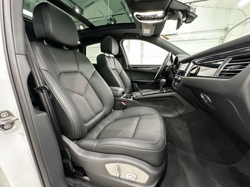 Certified 2024 Porsche Macan image 22