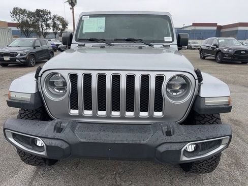 Used 2018 Jeep Wrangler Unlimited Sahara image 2